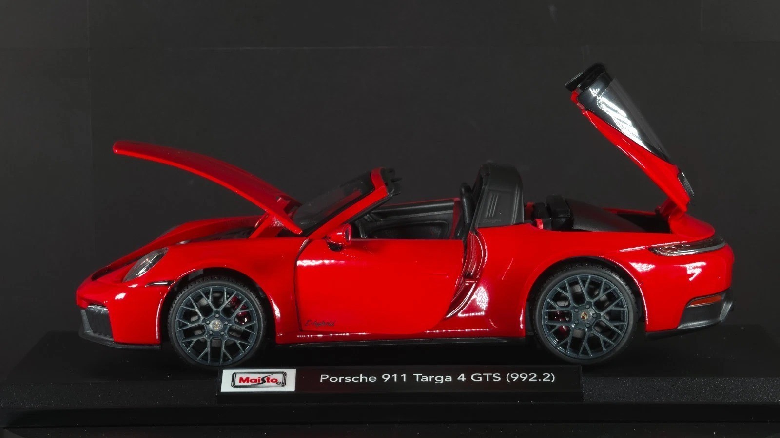 Porsche 911 Targa 4 GTS (992.2) 1:18 Maisto Exclusive Style Special Edition red