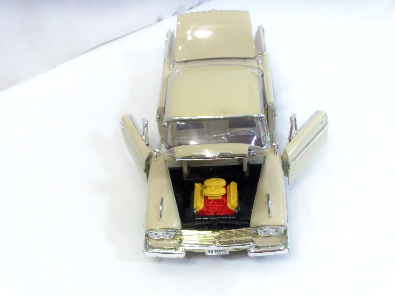 PLYMOUTH FURY 1958 MOTOR MAX 1/18TH SCALE*TLC