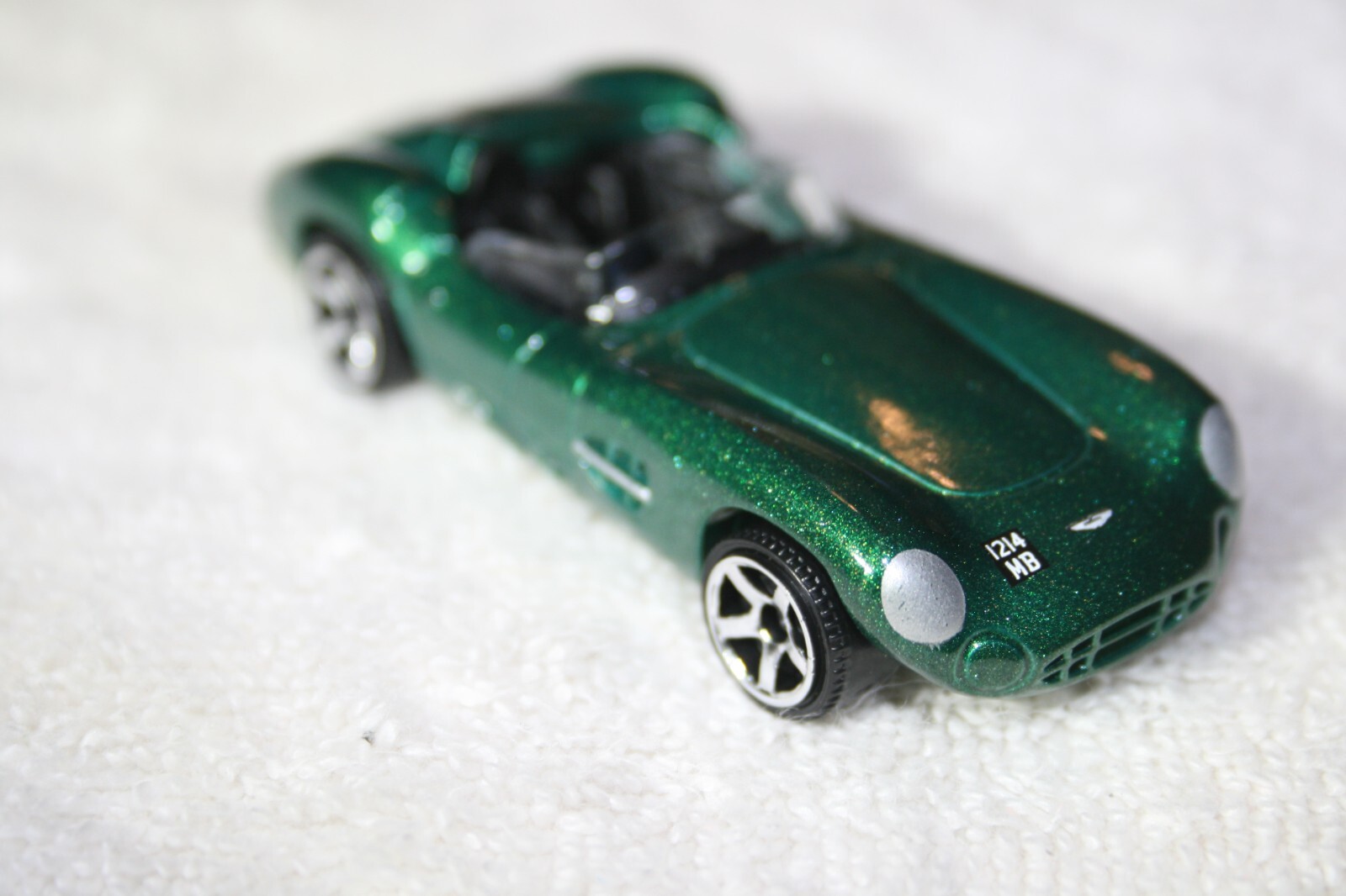 NEW MATCHBOX 1956 DARK GREEN METALLIC ASTON MARTIN DBR1 – 5 SPOKE CHROME WHEELS