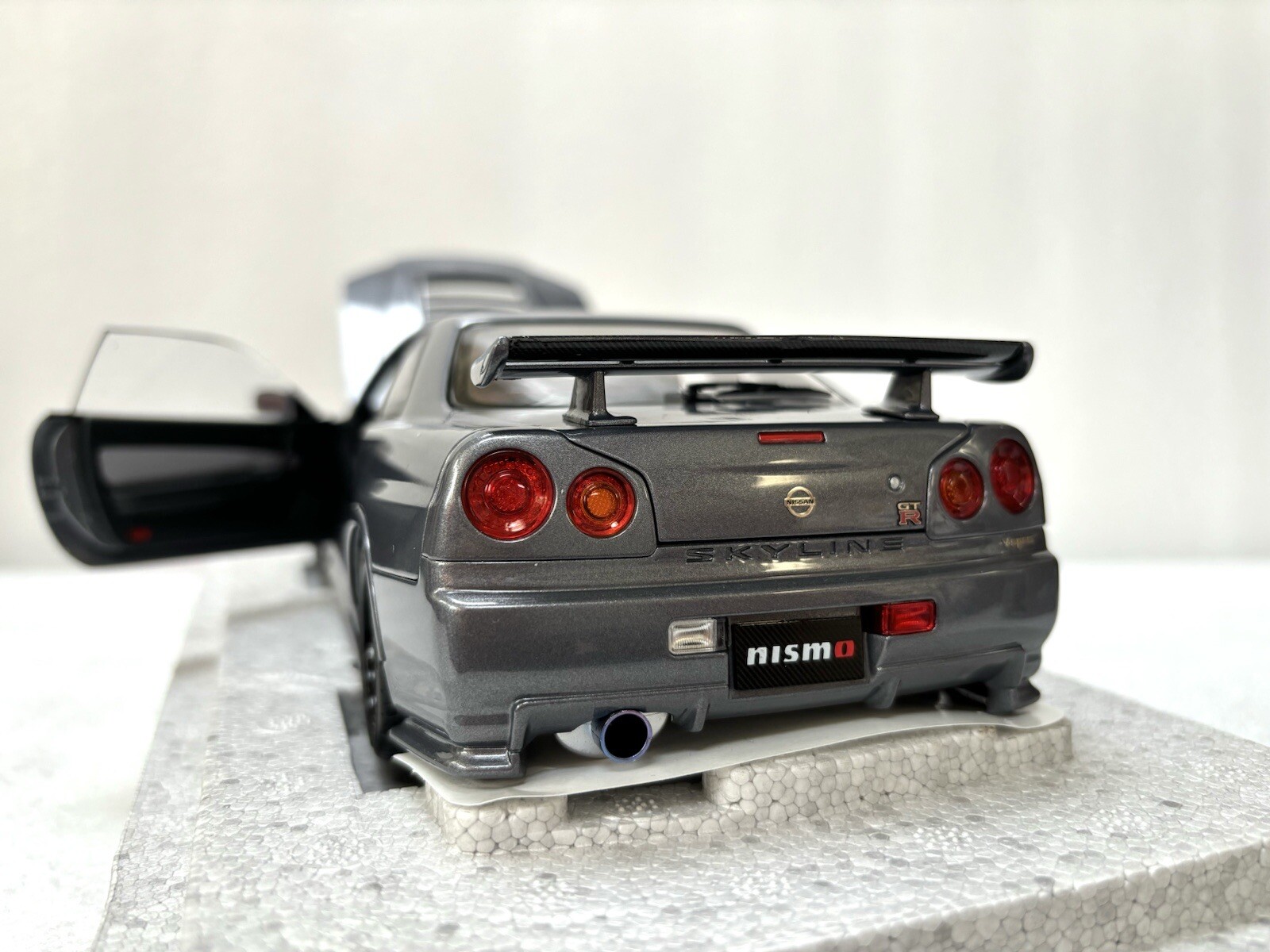 1/18 MotorHelix Nissan Skyline R34 GT-R Nismo Z-tune Gun Metallic Gray Diecast
