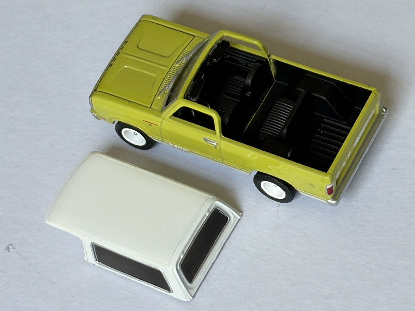 Greenlight 1977 Dodge Ramcharger 1:64 All Terrain, lime-green