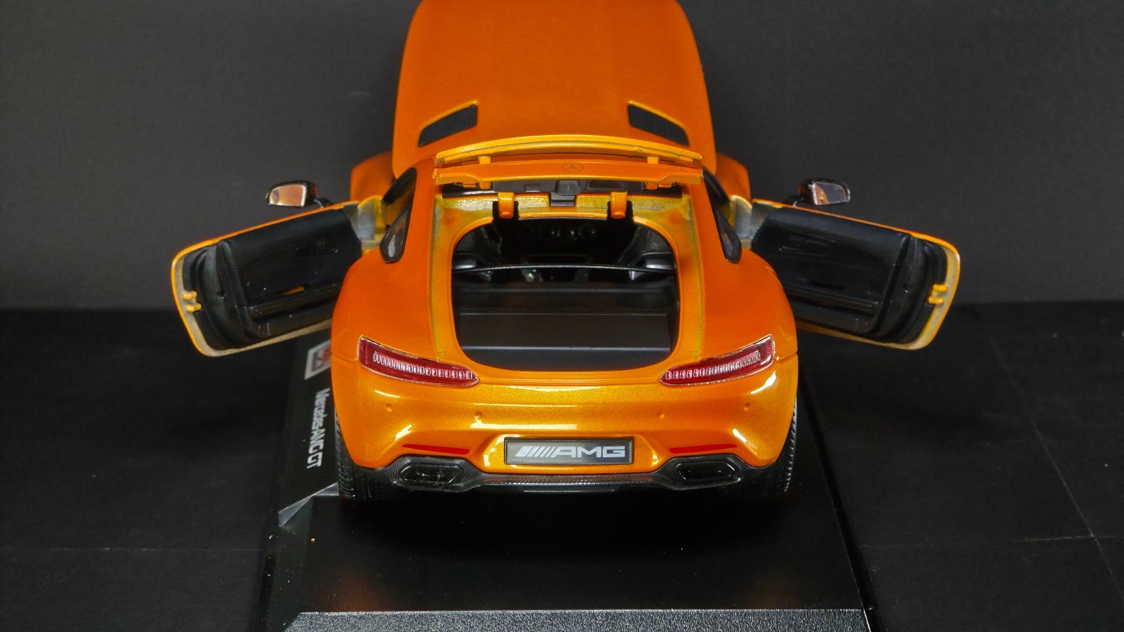 Mercedes-AMG GT 1:18 Maisto Exclusive Style Special Edition – Orange