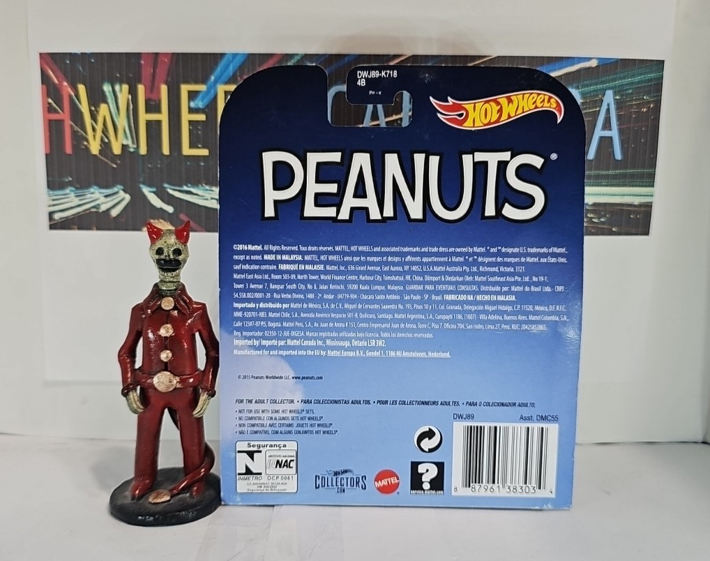 Hot Wheels PEANUTS Snoopy Retro Entertainment