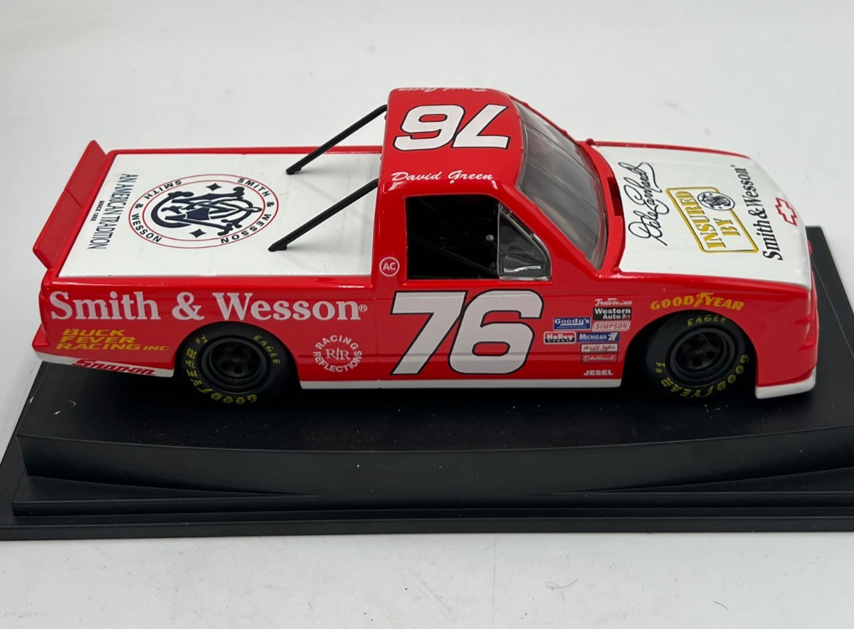 Revell Smith & Wesson #76 Chevy Super Truck 1:24 Diecast David Green COA NEW