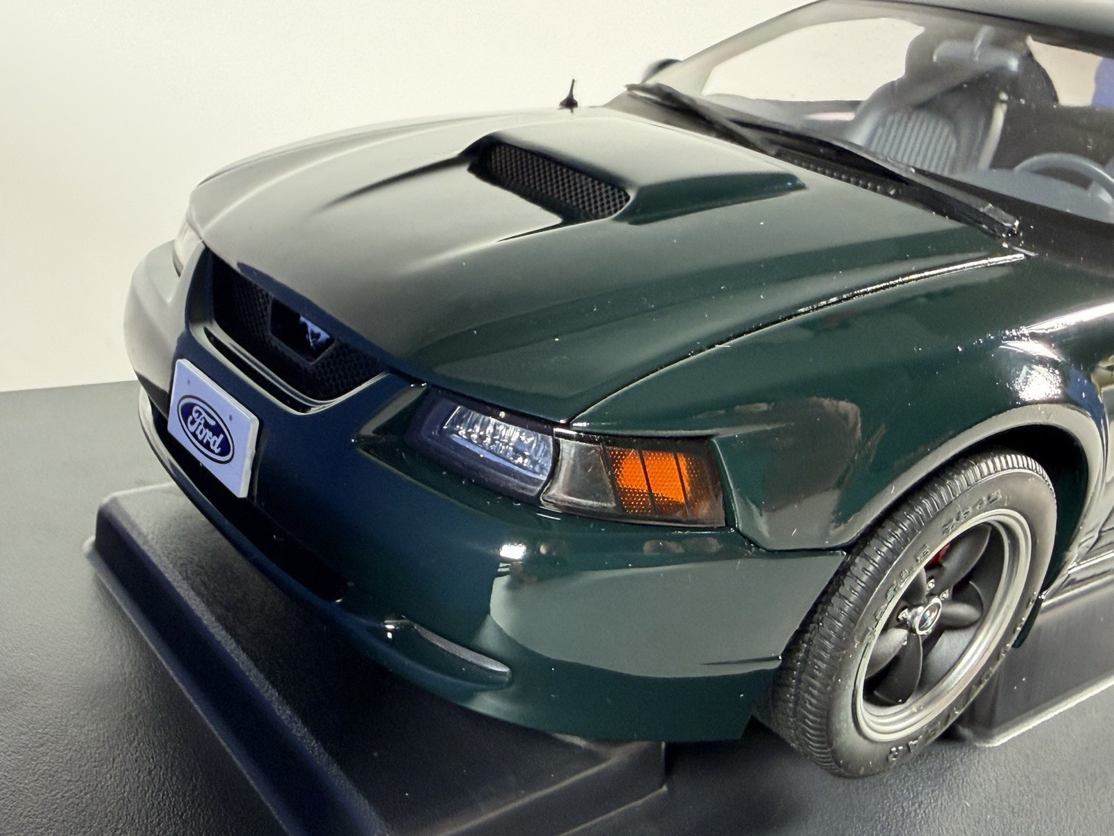 Autoart 2001 Ford Mustang GT Dark Green 1/18 Scale