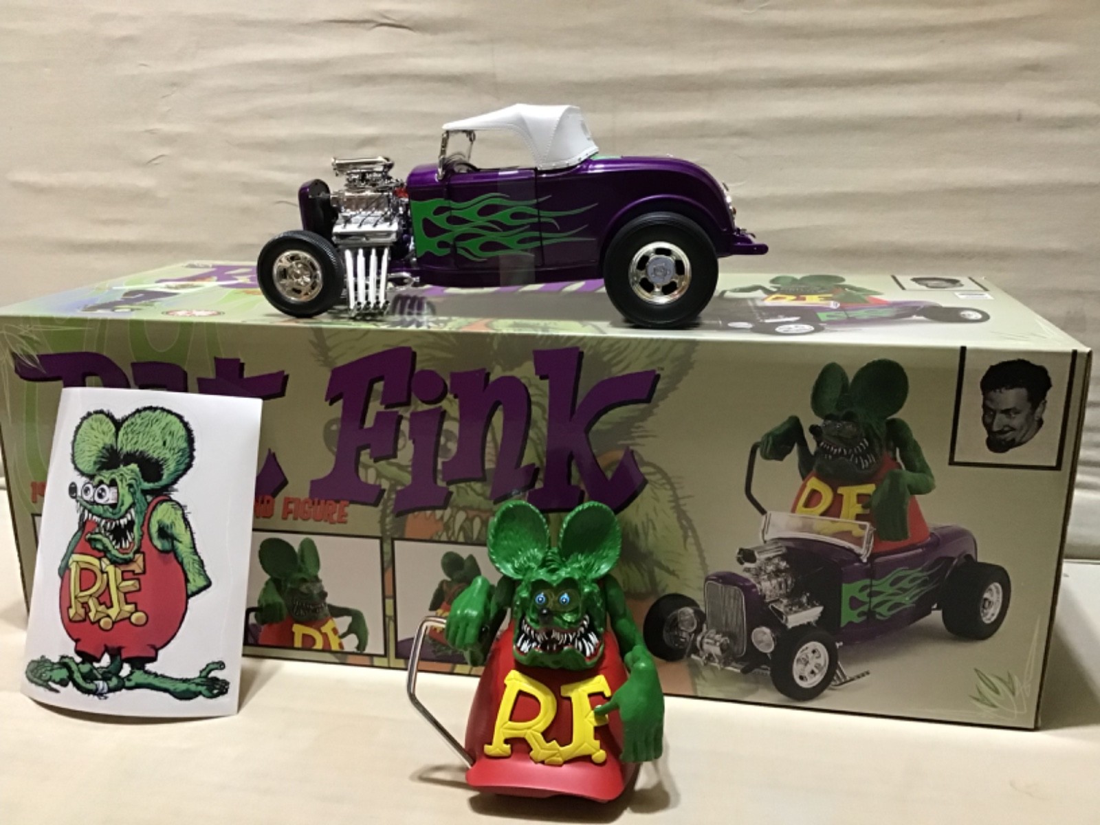FORD 1932 RAT FINK WITH FIGURE PURPLE FLAMED ROADSTER 1/18 ACME #A1805020 NICE