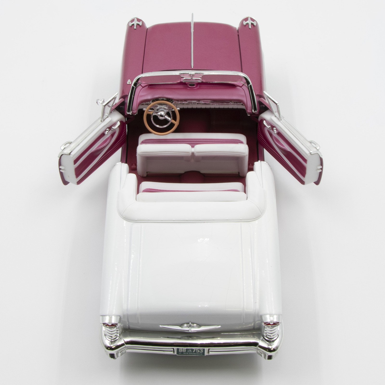 Yat Ming Road Signature Series 1:18 Diecast 1957 Oldsmobile Super 88 in Purple