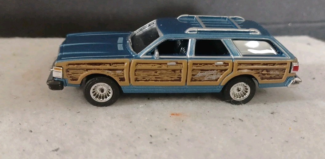 Motor Max American Graffiti 1:64 Scale 1979 Chrysler LeBaron (Rare Blue)