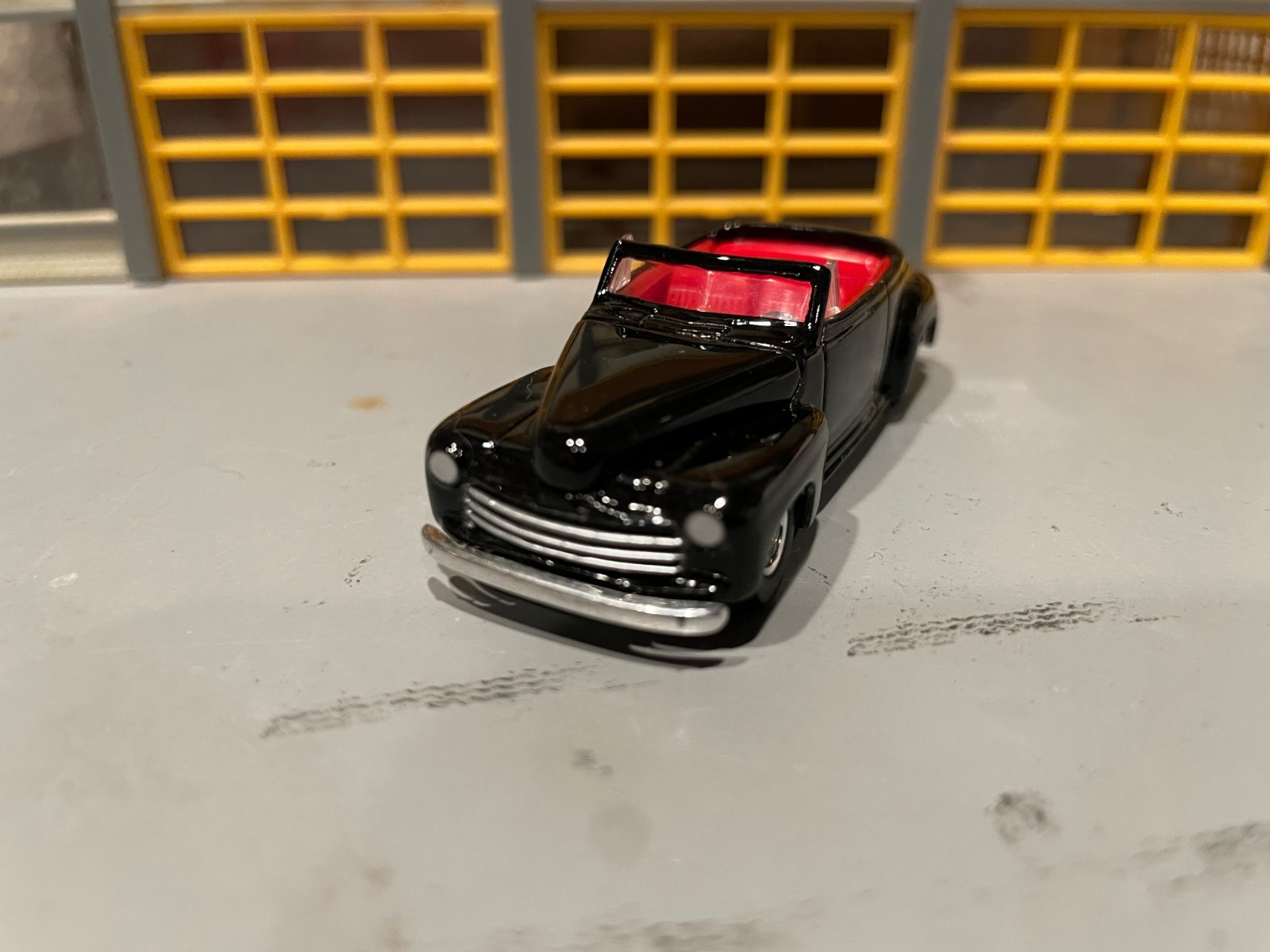 1/64 H.W. 46-48 FORD MILD CUSTOM/BLACK/RED INT/FLATHEAD V8/ALLOYS/RUBBER TIRES