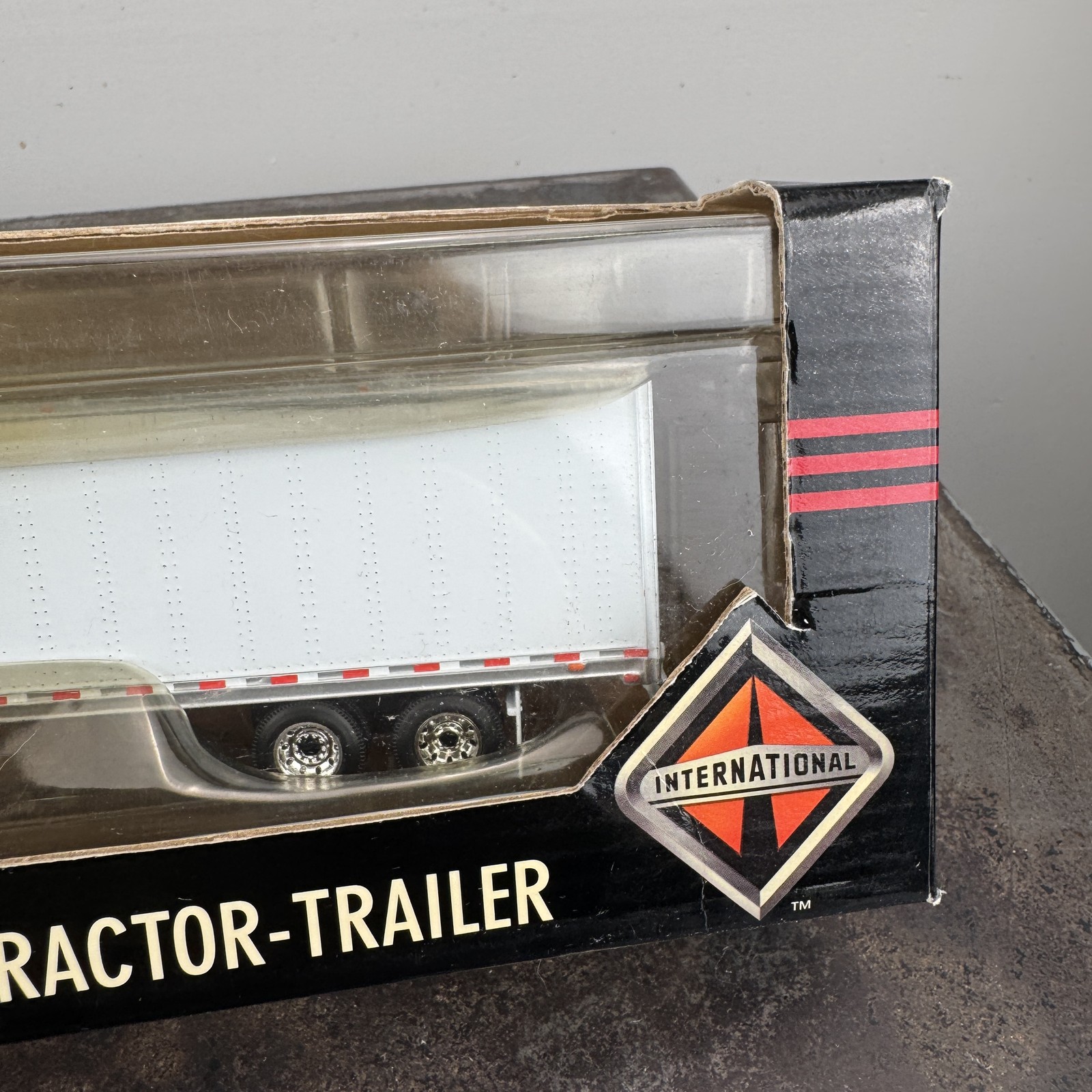 DCP LAKEVILLE MOTOR EXPRESS LME 1:64 International 9200 Truck w/ Trailer #30193