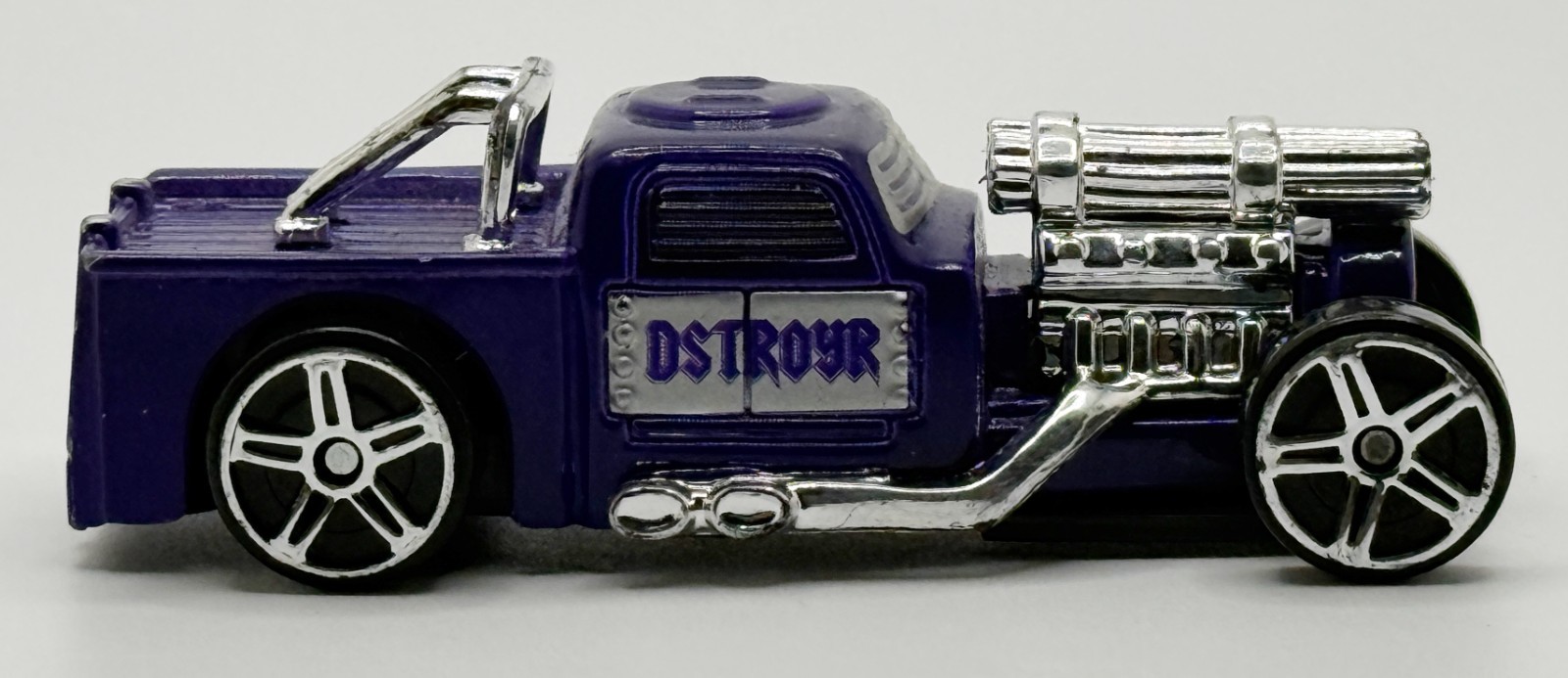 Maisto Leadslinger 1:64 Scale LOOSE Purple