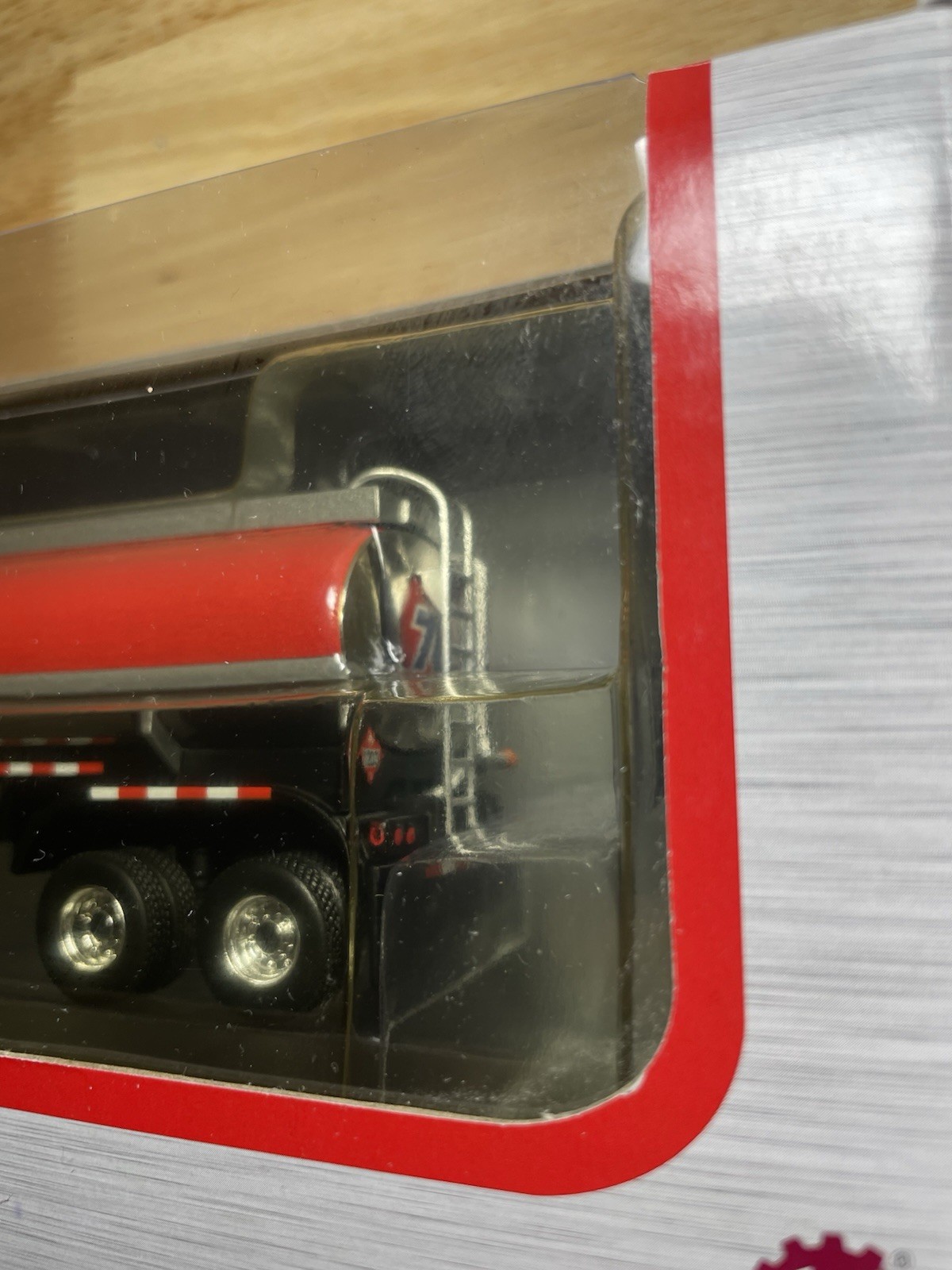 First Gear 1:64 Scale – 76 Semi Truck With 76 Fuel Tank Trailer – ( 60-0279 )