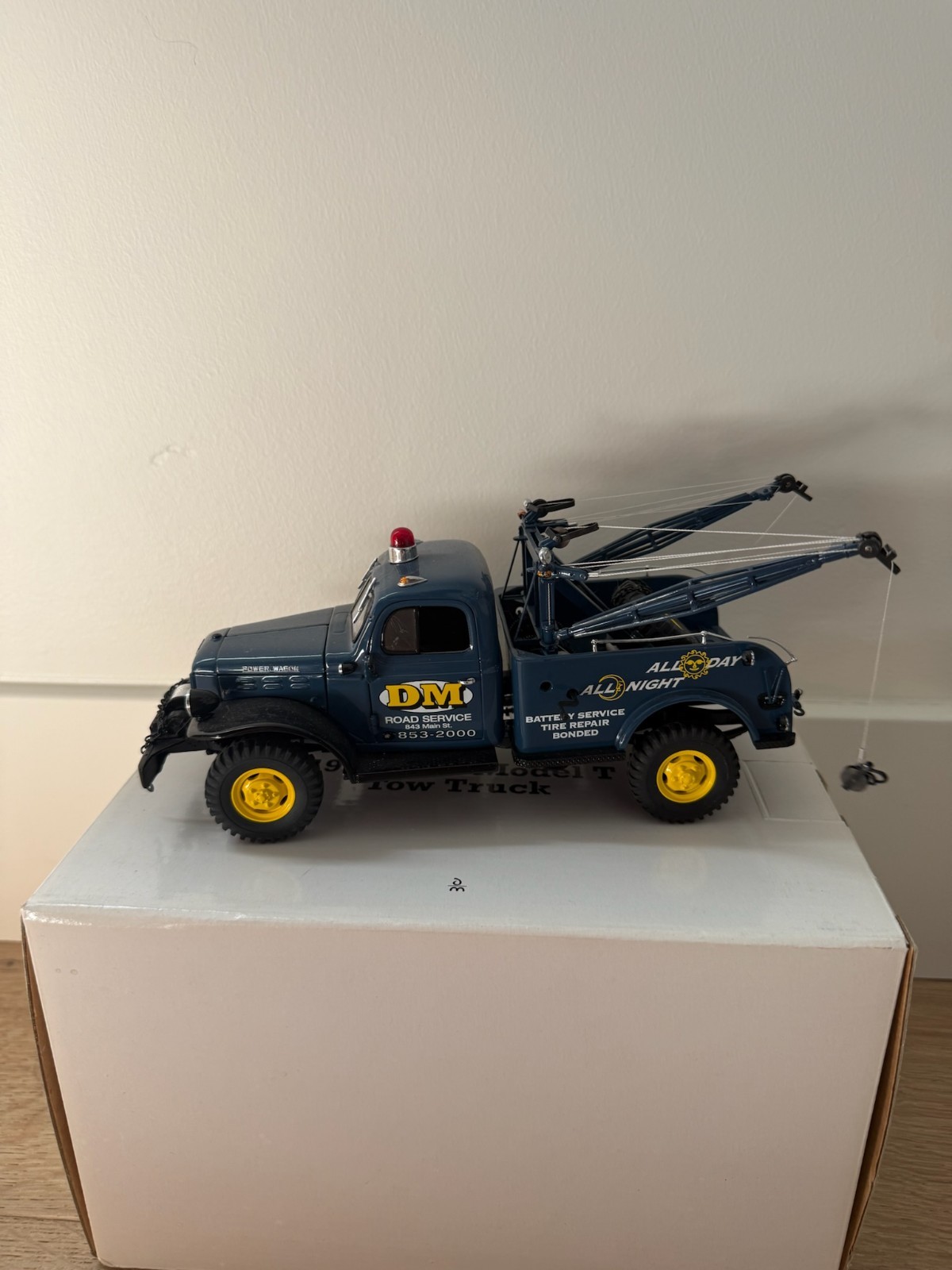Danbury Mint 1941 Dodge Power Wagon Tow Truck 1:24 Diecast