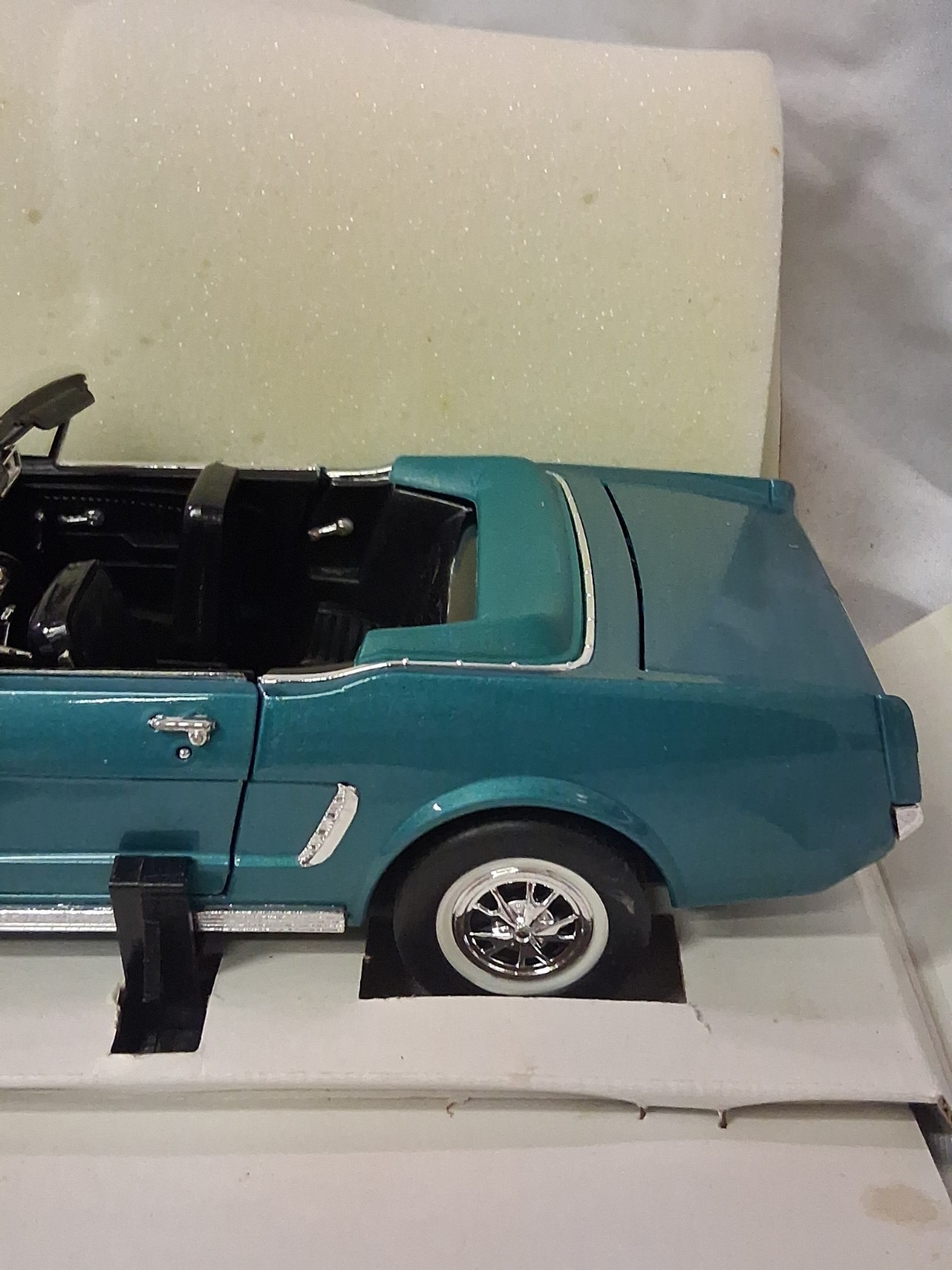 Mira die cast Ford Mustang Convertible 1965. Golden Line Collection. Teal NIB