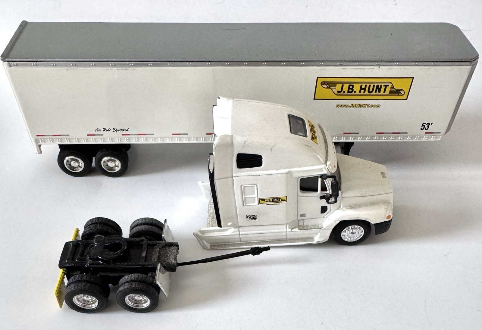 Speccast JB Hunt Freightliner 1/64 Tractor Trailer Diecast Semi Truck Read