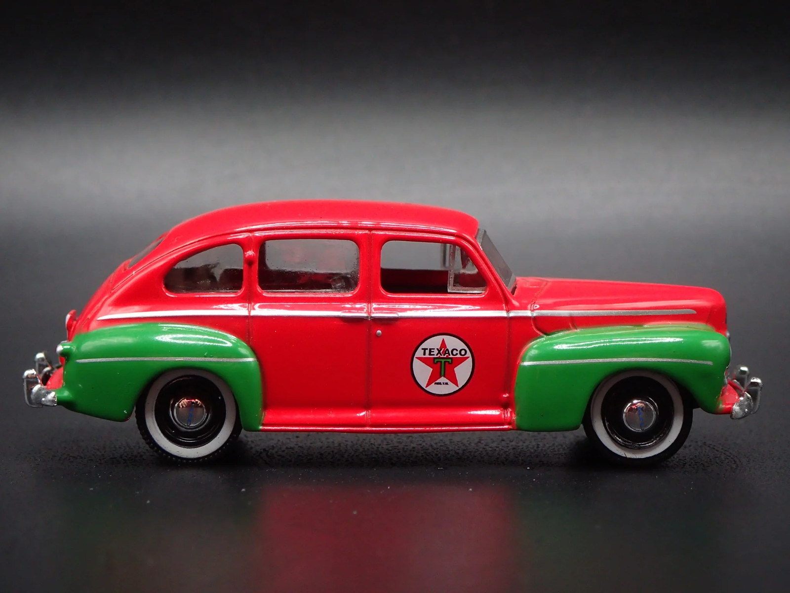 1948 48 FORD FORDOR SUPER DELUXE TEXACO OIL RED 1:64 SCALE DIECAST MODEL CAR