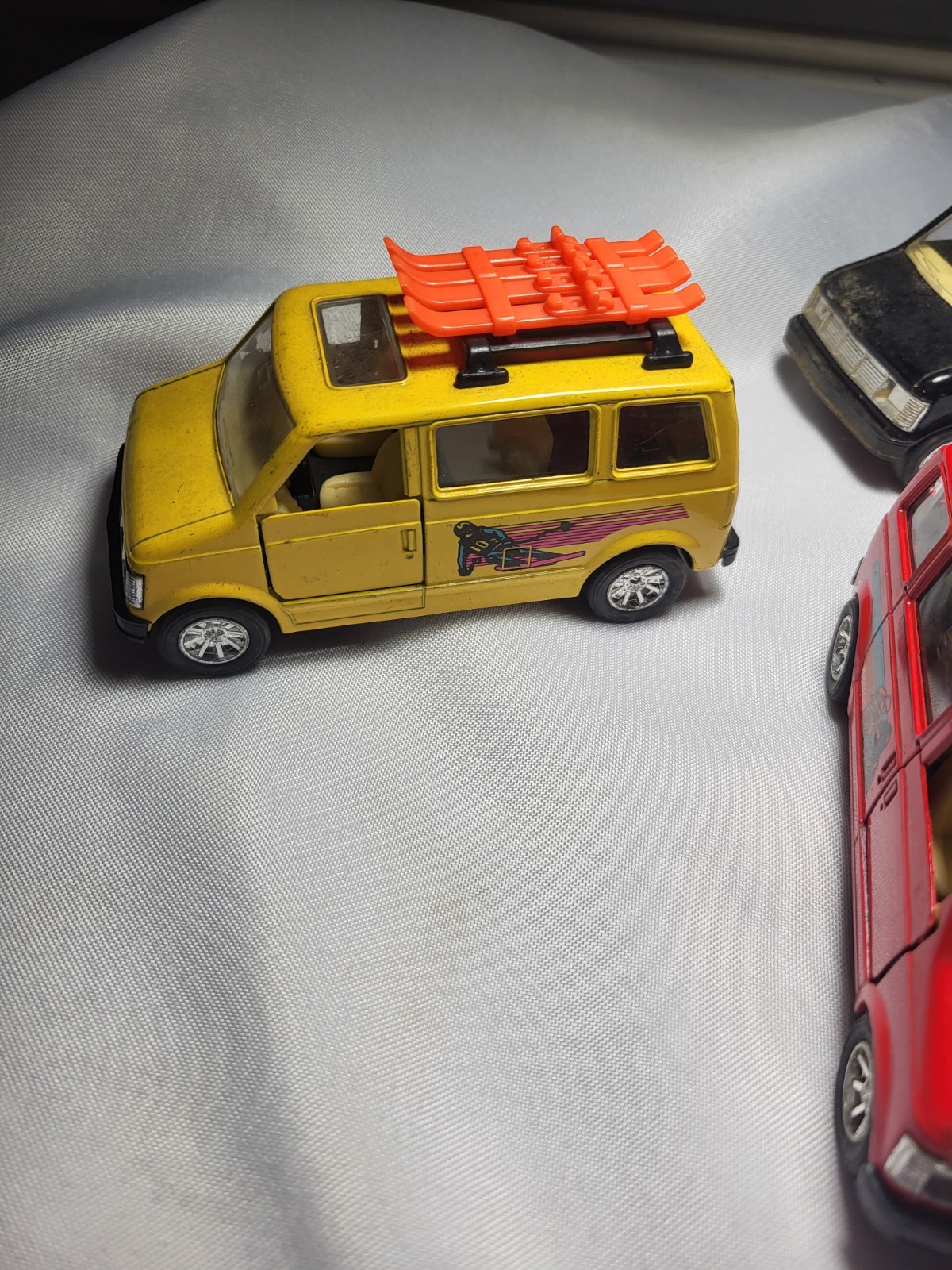Lot of (6) Kintoy 1980s Pull back sports travel vans diecast 3.5