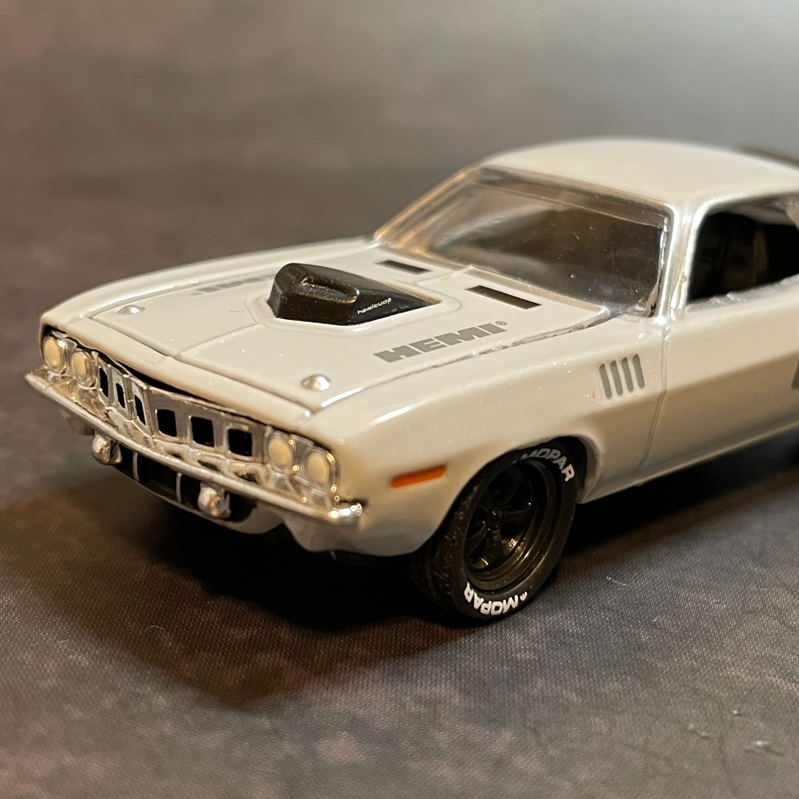 1971 Plymouth HEMI Cuda *light ceramic gray* 1/64 M2 Machines Premium Diecast
