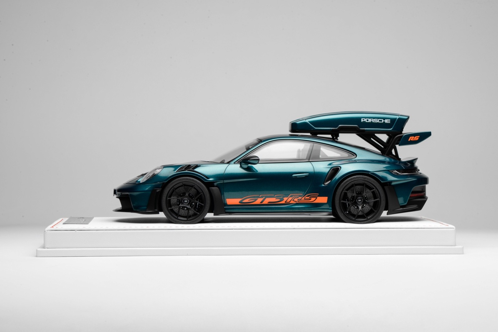 1/18 Ivy Porsche 911 GT3 RS with Luggage Rack Green / Orange Stripe 20 pcs AB653