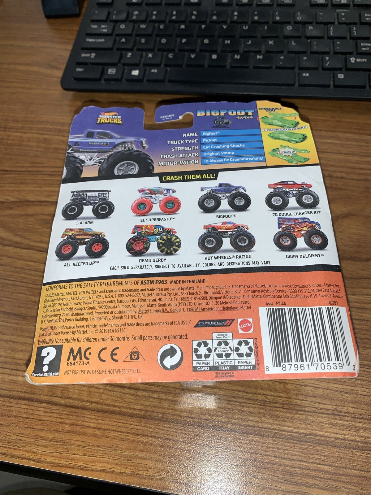 2020 Hot Wheels Monster Trucks Live Bigfoot Giant Wheels with Crushable Car