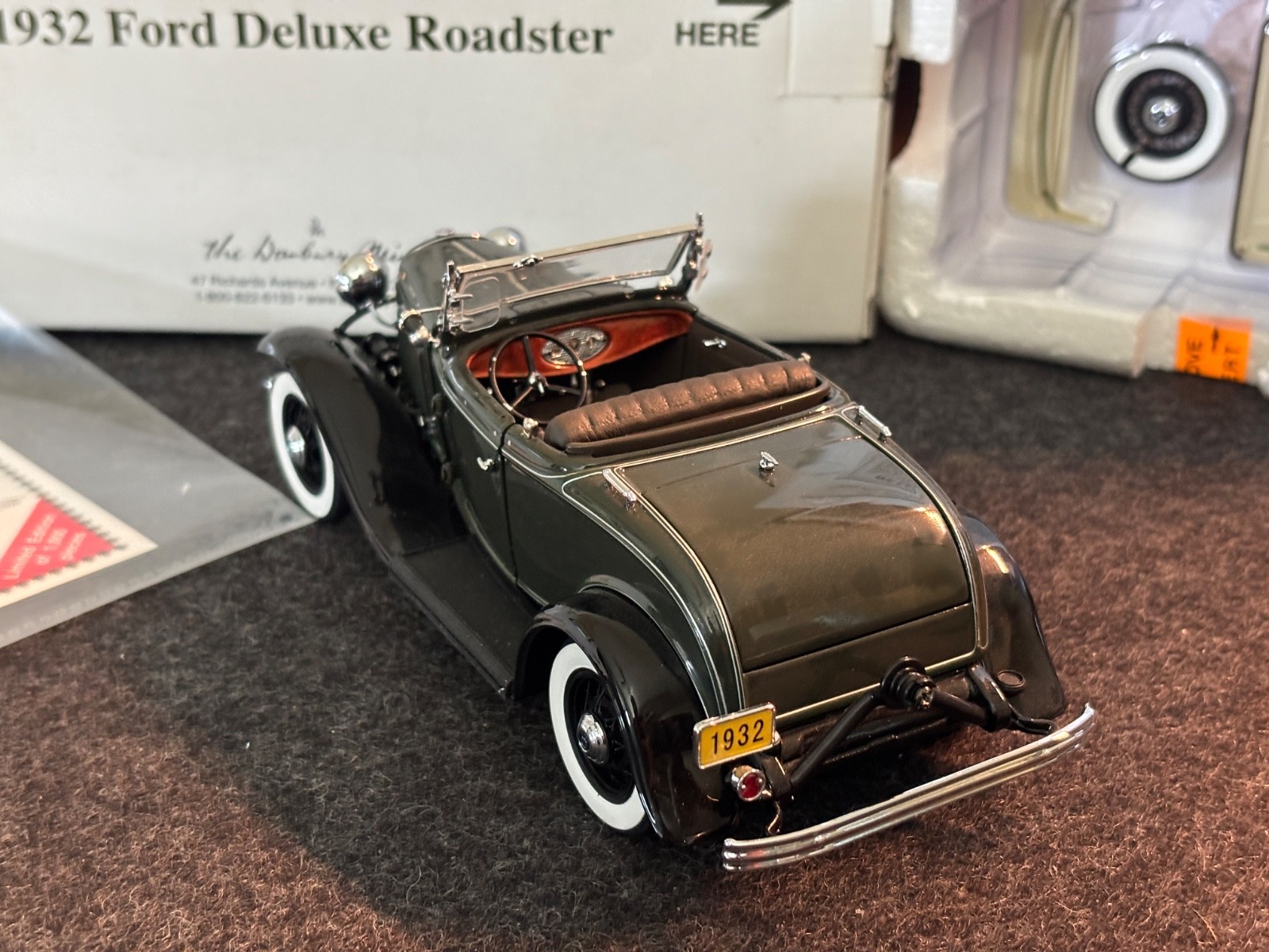 Danbury Mint Limited Edition 1932 Ford Deluxe Roadster GREEN, #54/1000 NIB Title