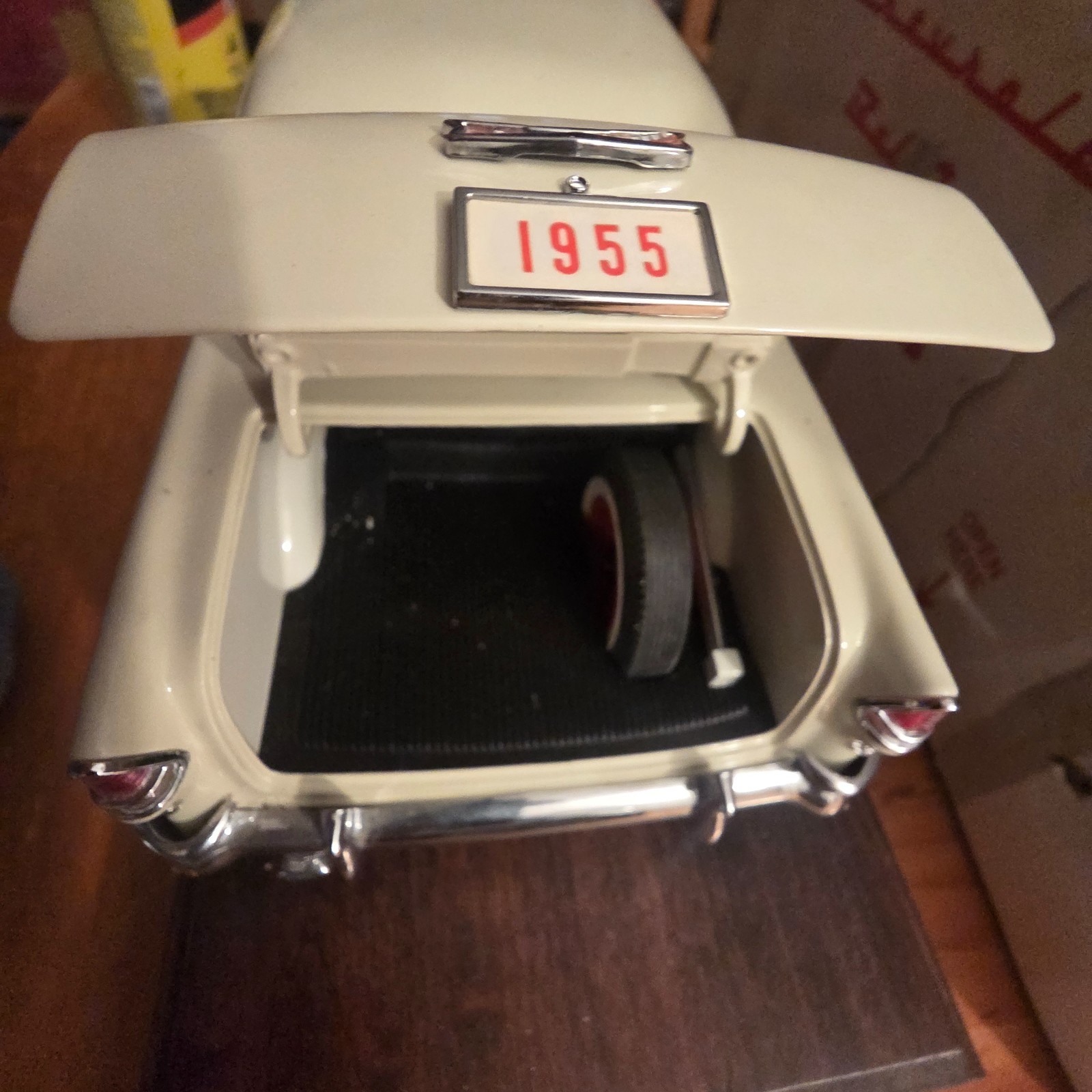 DANBURY MINT 1955 CHEVROLET BEL AIR 1/16 W/ WOODEN BASE
