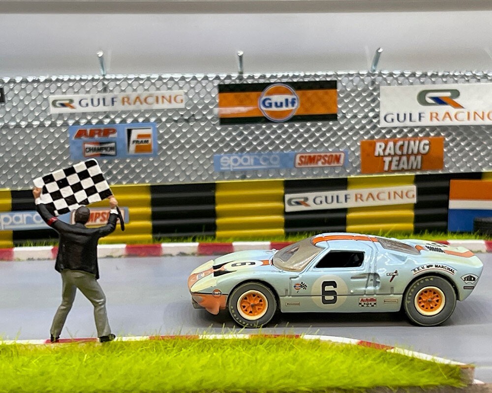 Clearance-Auto World x American Diorama Ford GT40 1965 Gulf Dusty CP8053 1/64.