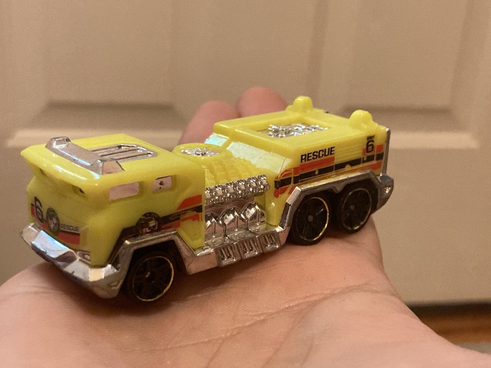 Hot Wheels 2011 HW City Works Yellow 5 Alarm Fire truck No Ladder Loose