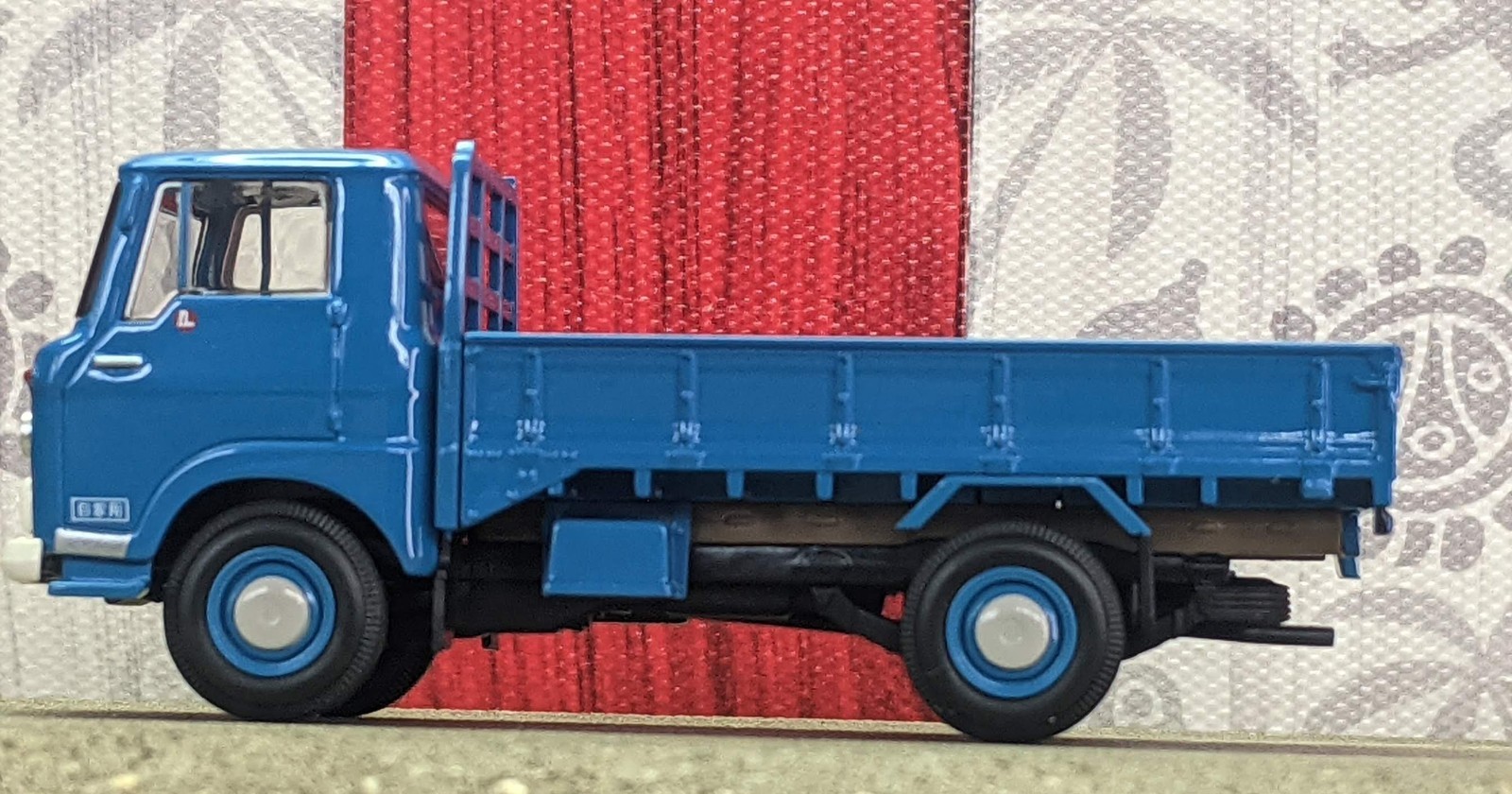 TOMICA LV-191b 1966 ISUZU ELF DELIVERY TRUCK 1:64 SCALE LIMITED VINTAGE SERIES