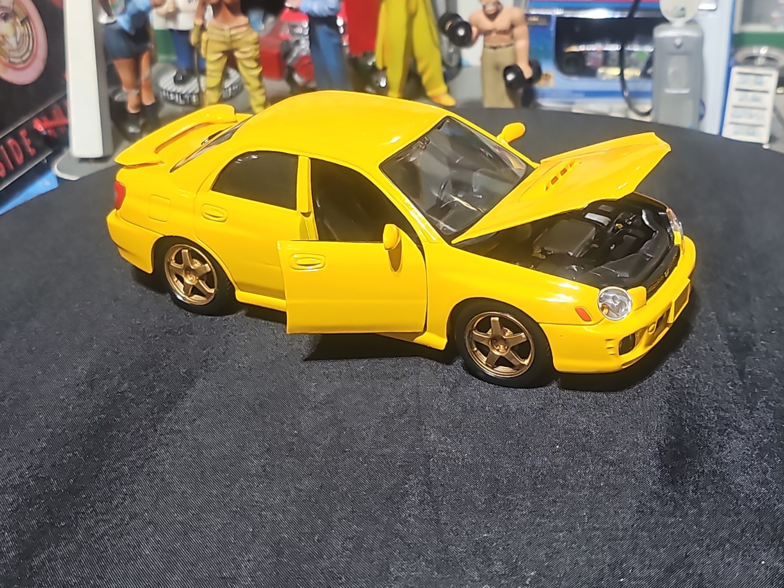 VINTAGE Maisto Subaru Impreza WRX 1/24 Scale YELLOW BEAUTIFUL NICE CAR 🚗