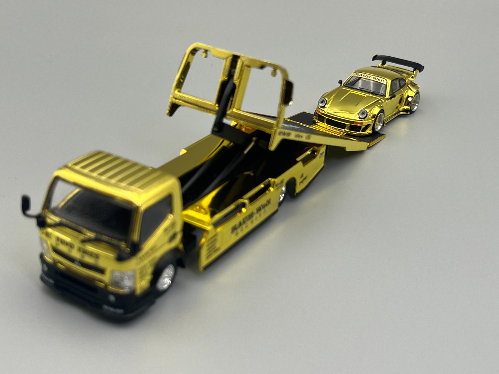 RWB 930 and Transporter Gold Porsche 911 HEC 2026 Exclusive Poprace 1/64 scale