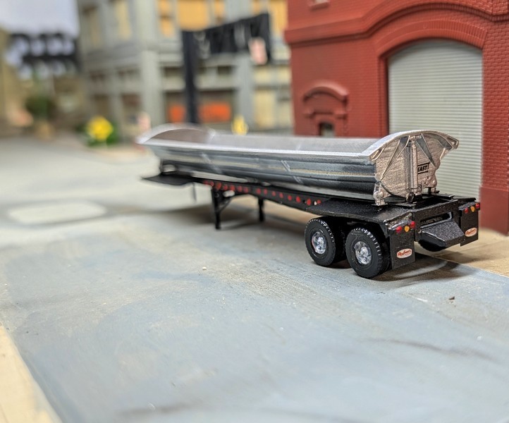 1/87 HO Scale Custom Built Dual Axle Silver Heavy Duty Side Dump Trailer.