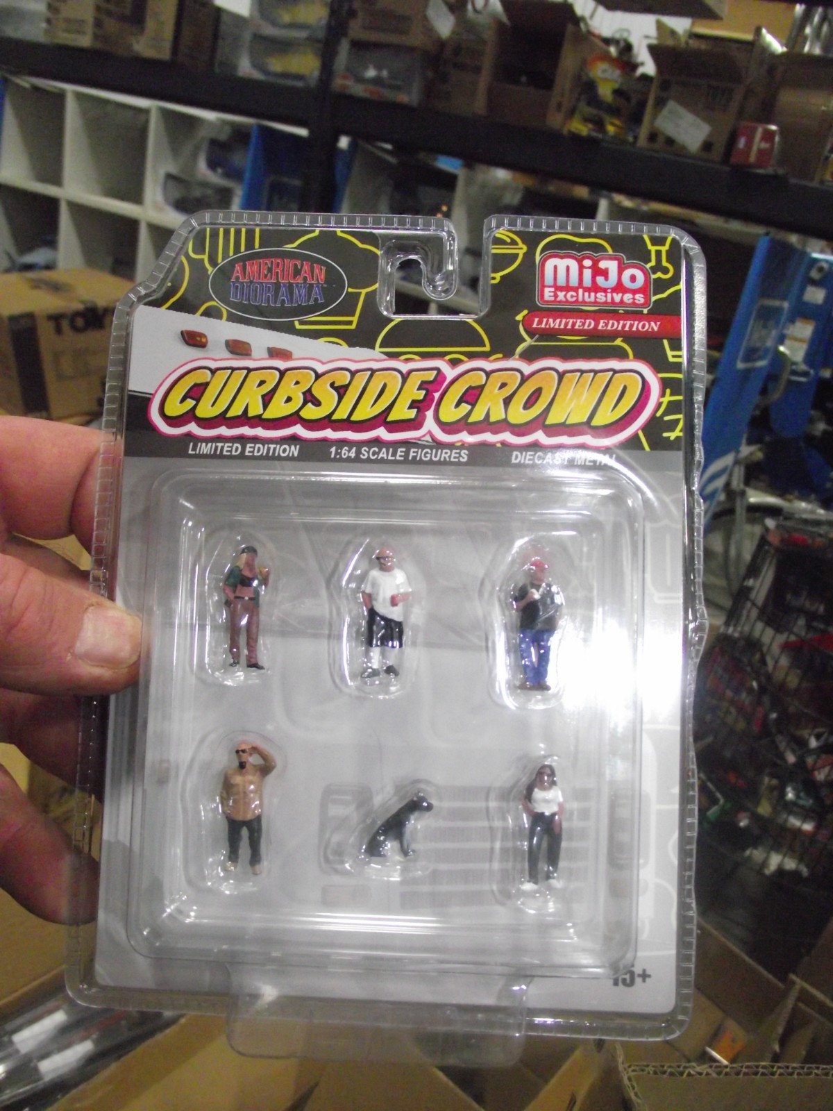 American diorama 1/64 MIJO Curbside crowd figure set NIB