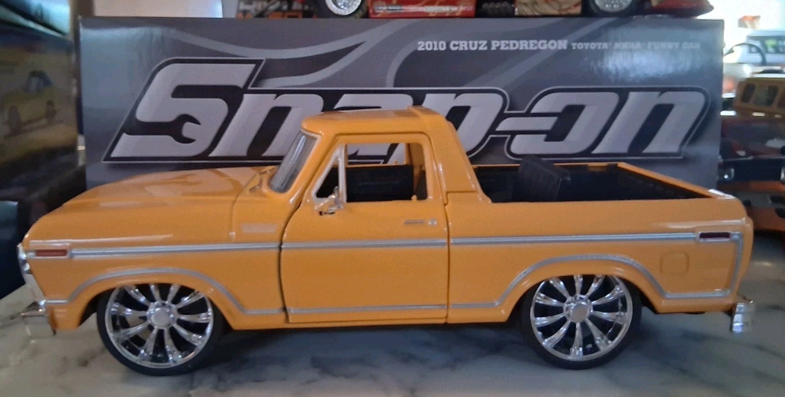( Custom Built) 1.24scale Diecast Custom 78 Ford BRONCO SLAMMED( Read Ad Plz)