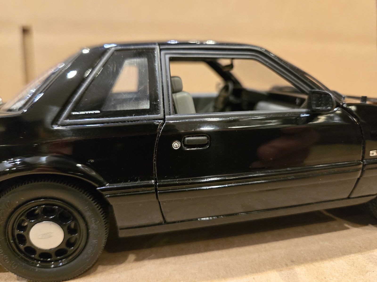 READ – GMP 1/18 Scale 1992 FBI Pursuit Ford Mustang SSP – Diecast 🔥🔥🔥