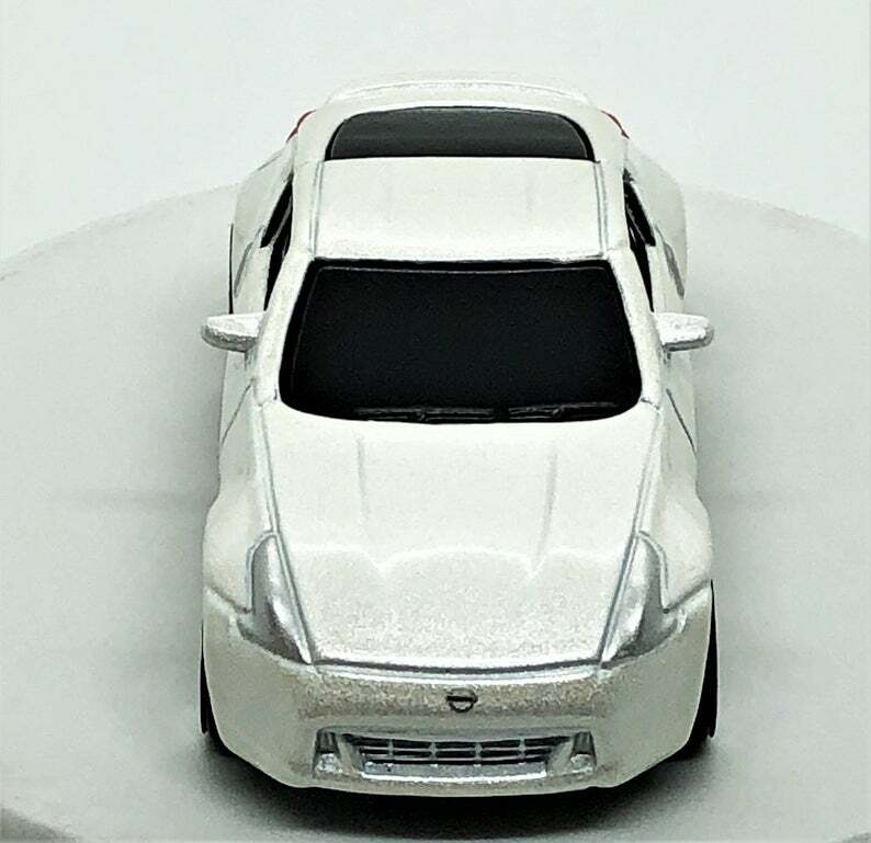 NISSAN 370 Z DIECAST METAL COLLECTOR CAR Pristine Condition/Factory Sealed 1/64