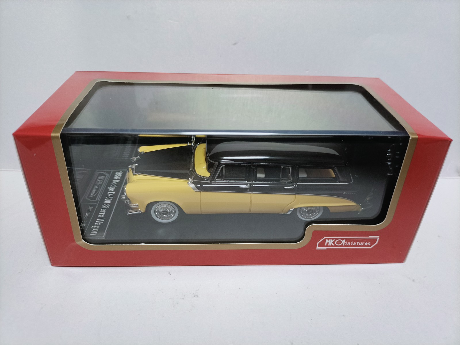 MK 1:43 Dodge D-500 Sierra Wagon 1956 yellow black wagon model