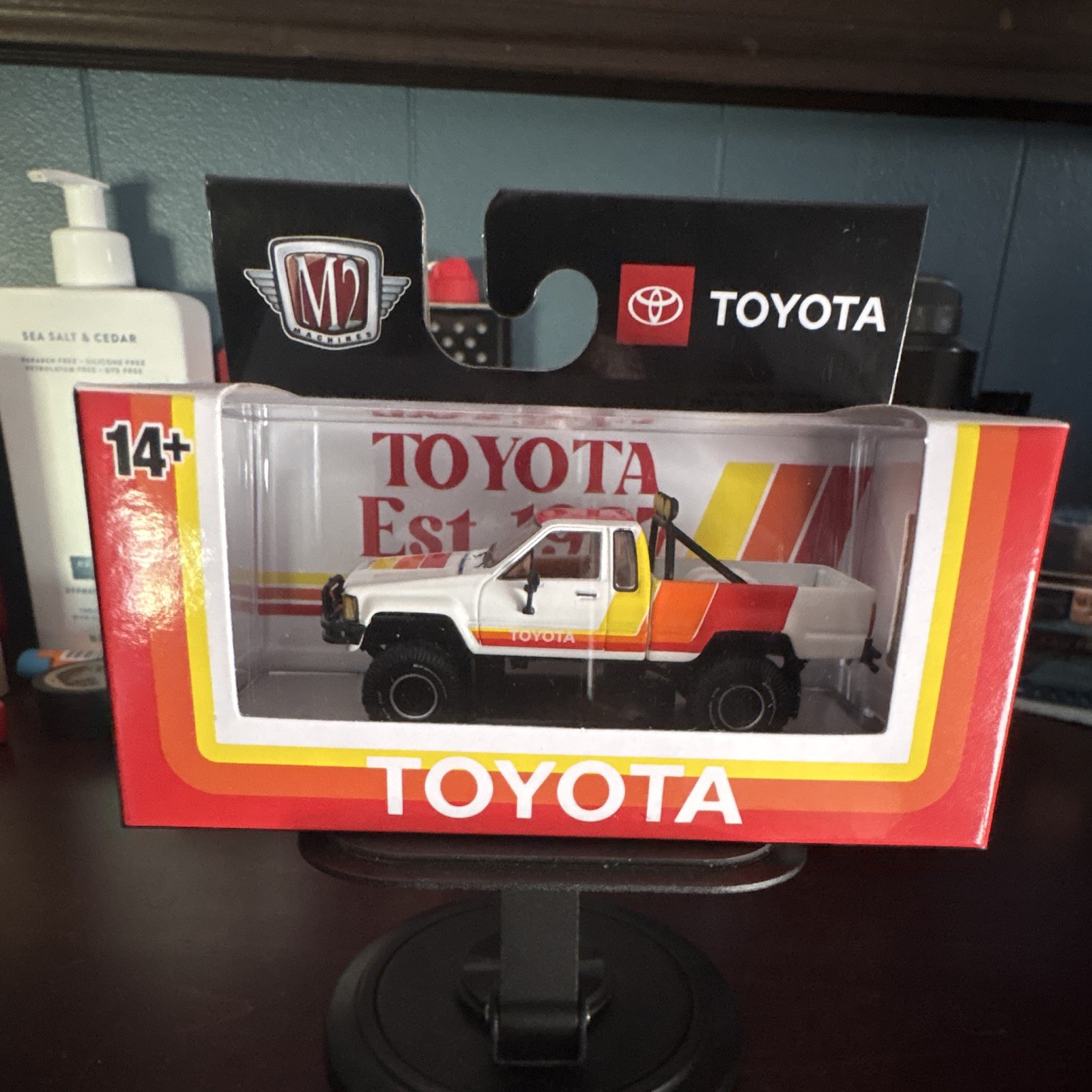 M2 Machines 1:64 1985 Toyota 4WD Pickup Truck