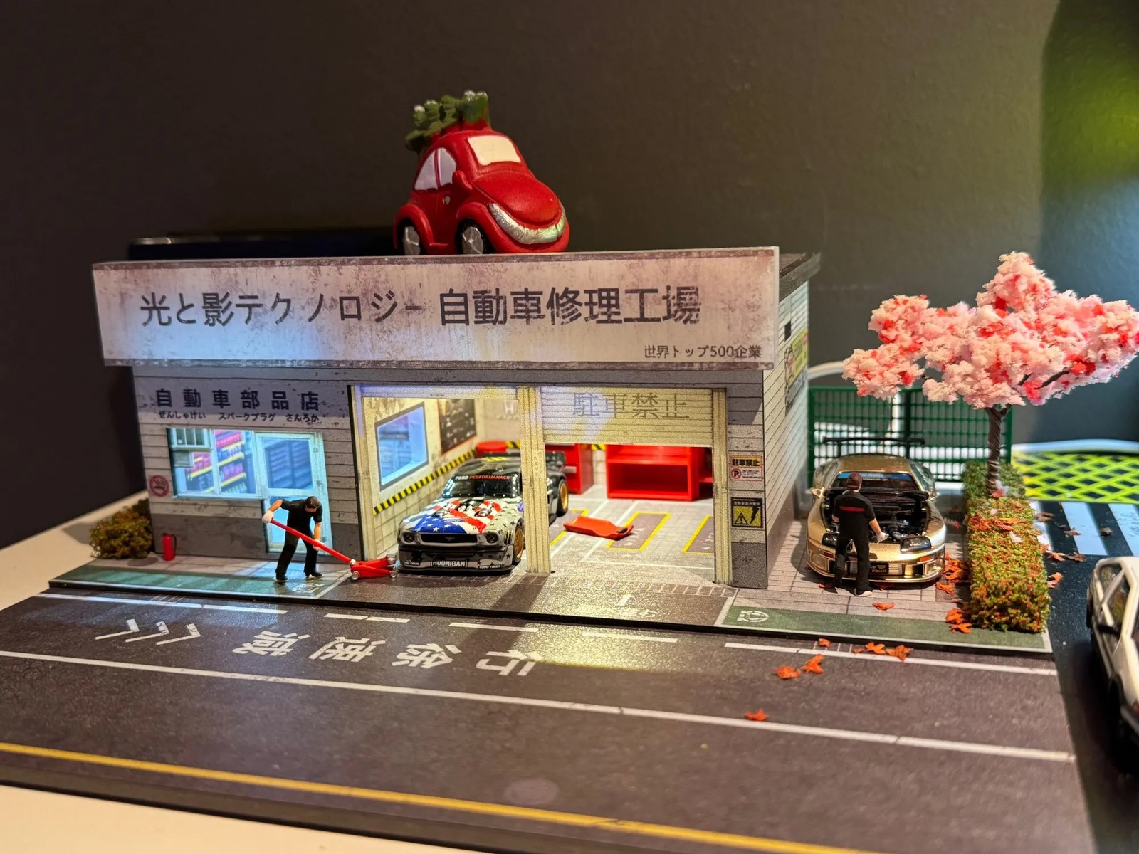 Diorama 1/64 Car Garage Model LED Lights Parking Lots Buildings Scene Case Gifts