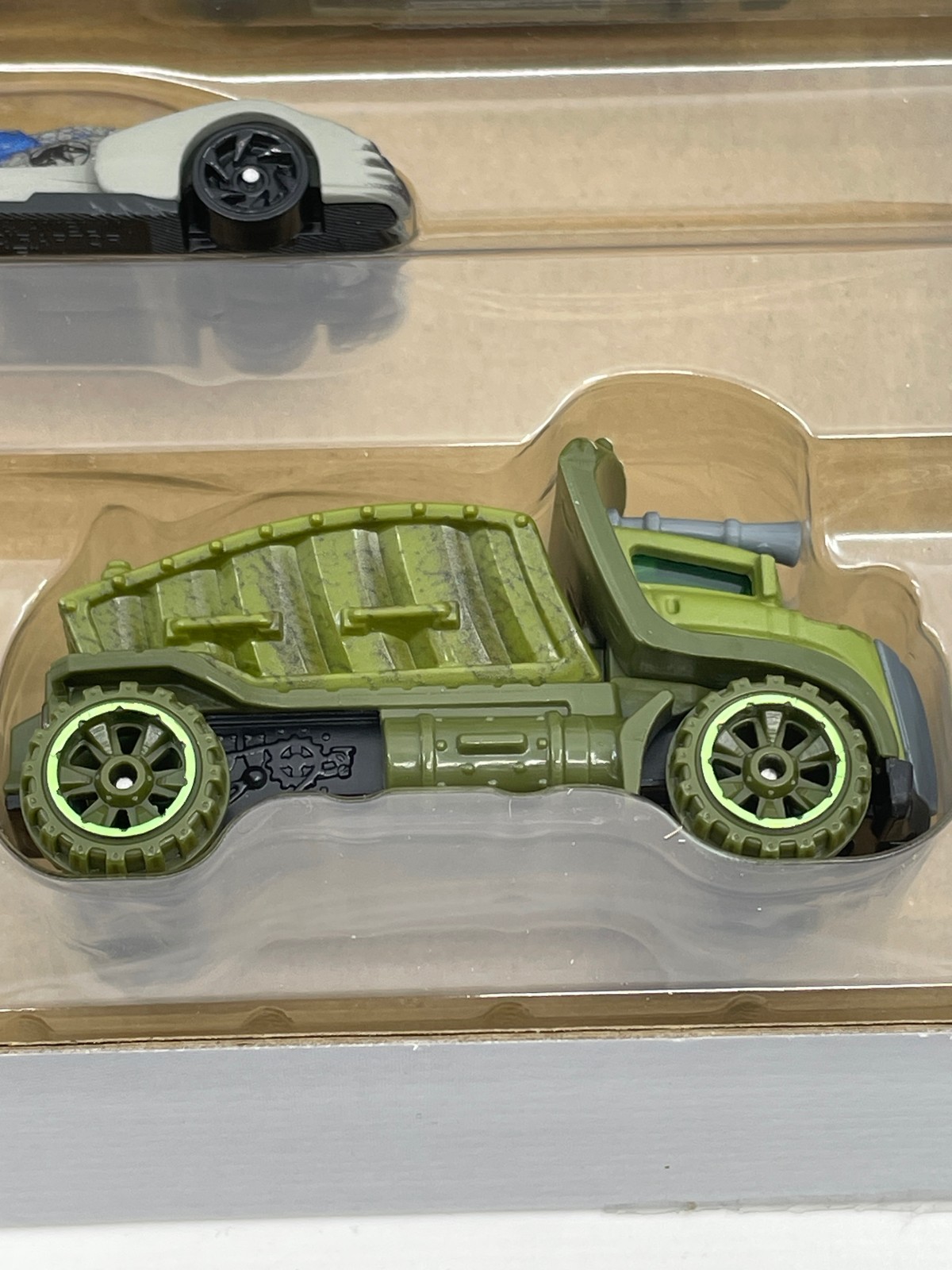 ?Hot Wheels Jurassic World Character Cars 5-Pack, Multipack of Toy Vehicles, Gif