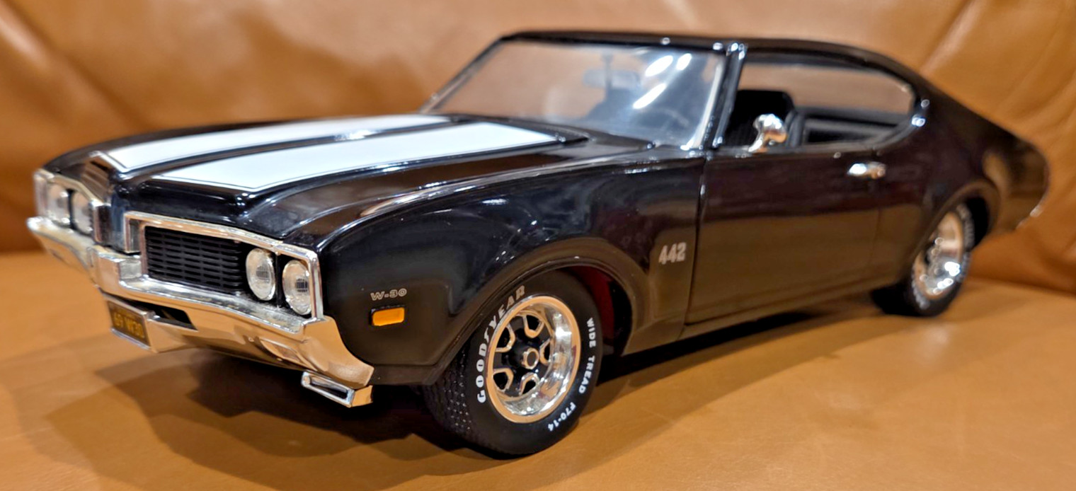 ERTL American Muscle Diecast 1969 Olds 442, W-30 Black 1/18