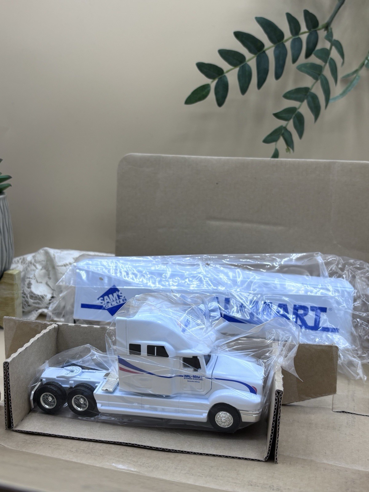 Walmart Sam’s Club ERTL 1/64th Tractor Trailer 1998 Die-Cast Model Brand New