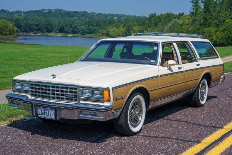 1985 Chevrolet Caprice Estate Station Wagon White/Wood in 1:18 scale by MCG