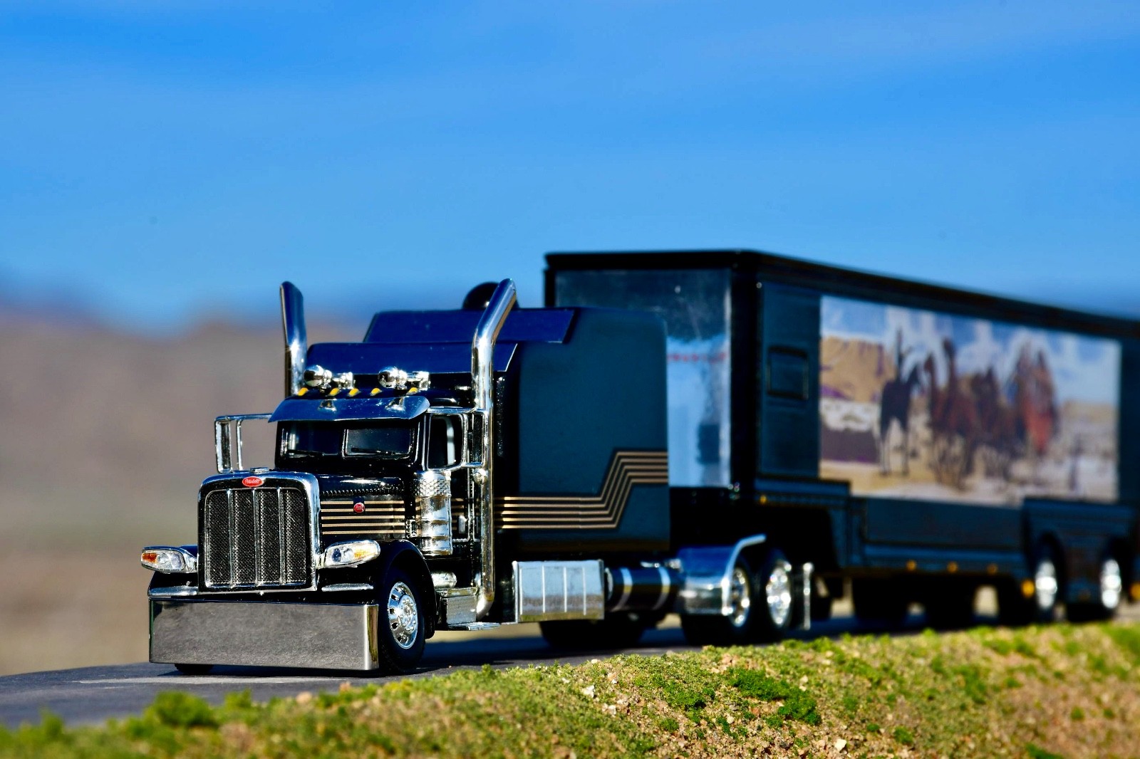 1/64 DCP Smokey and the Bandit Peterbilt 389 with standup custom built sleeper