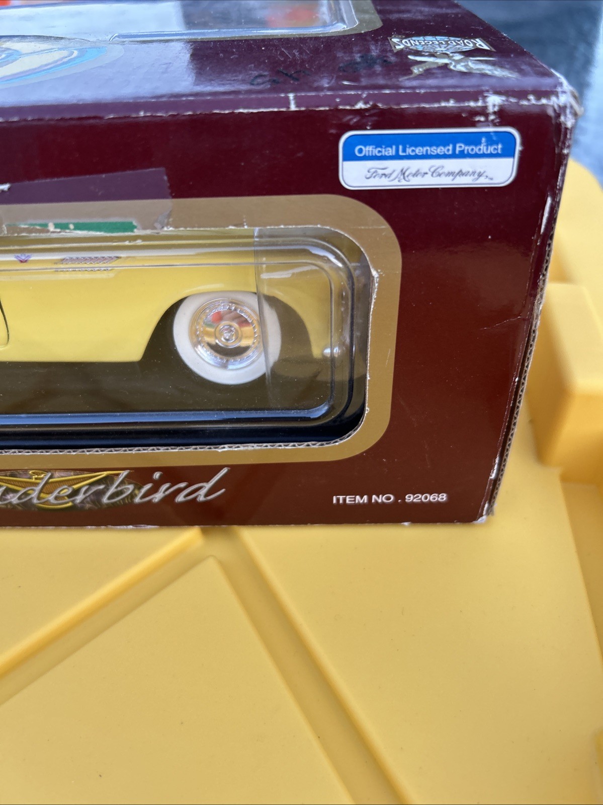 Road Legends Yat Ming 1955 Thunderbird Yellow removable top scale 1:18 Used