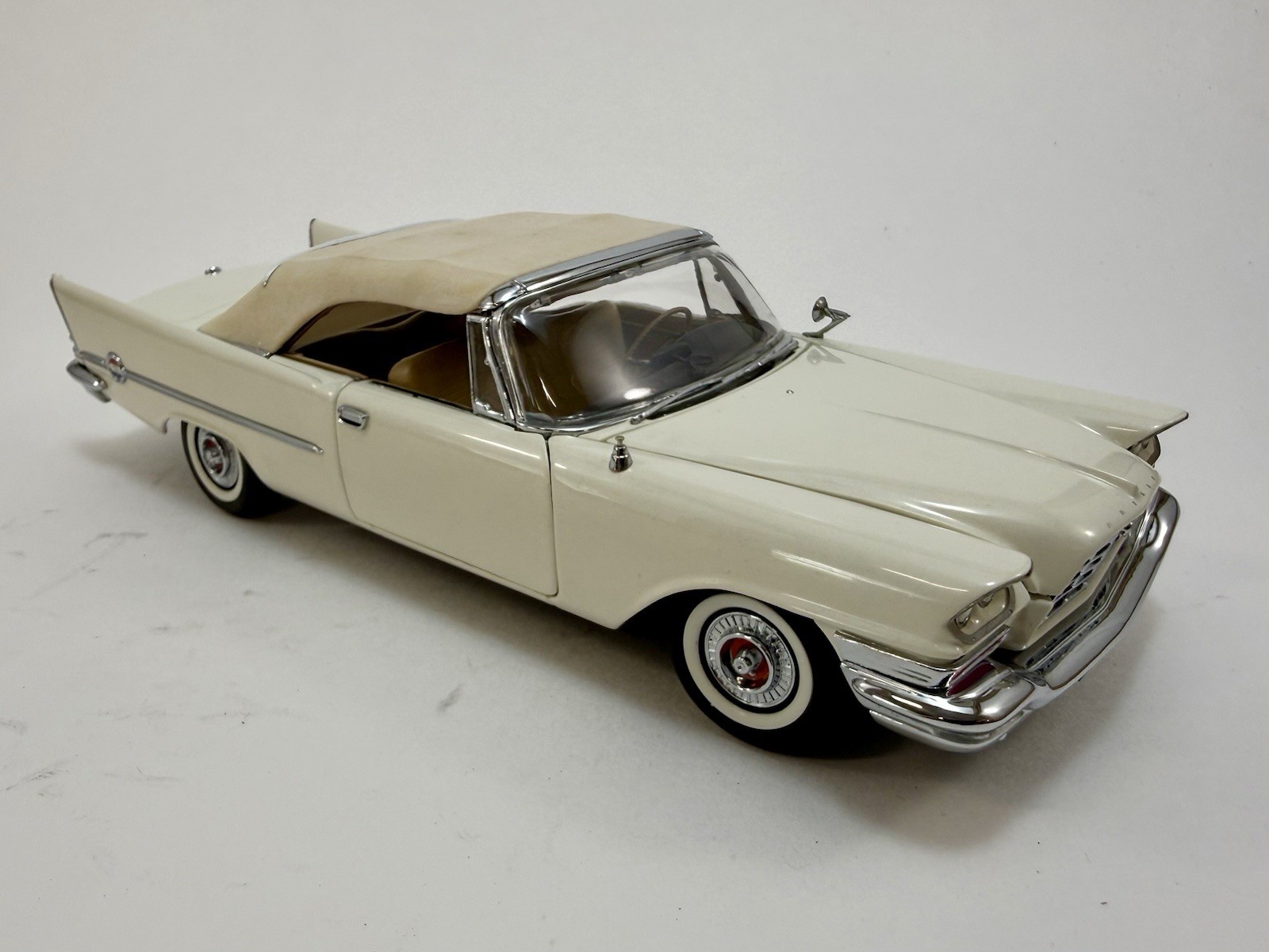 Danbury Mint 1957 Chrysler 300C Convertible 1:24 Diecast Model Car Original Box