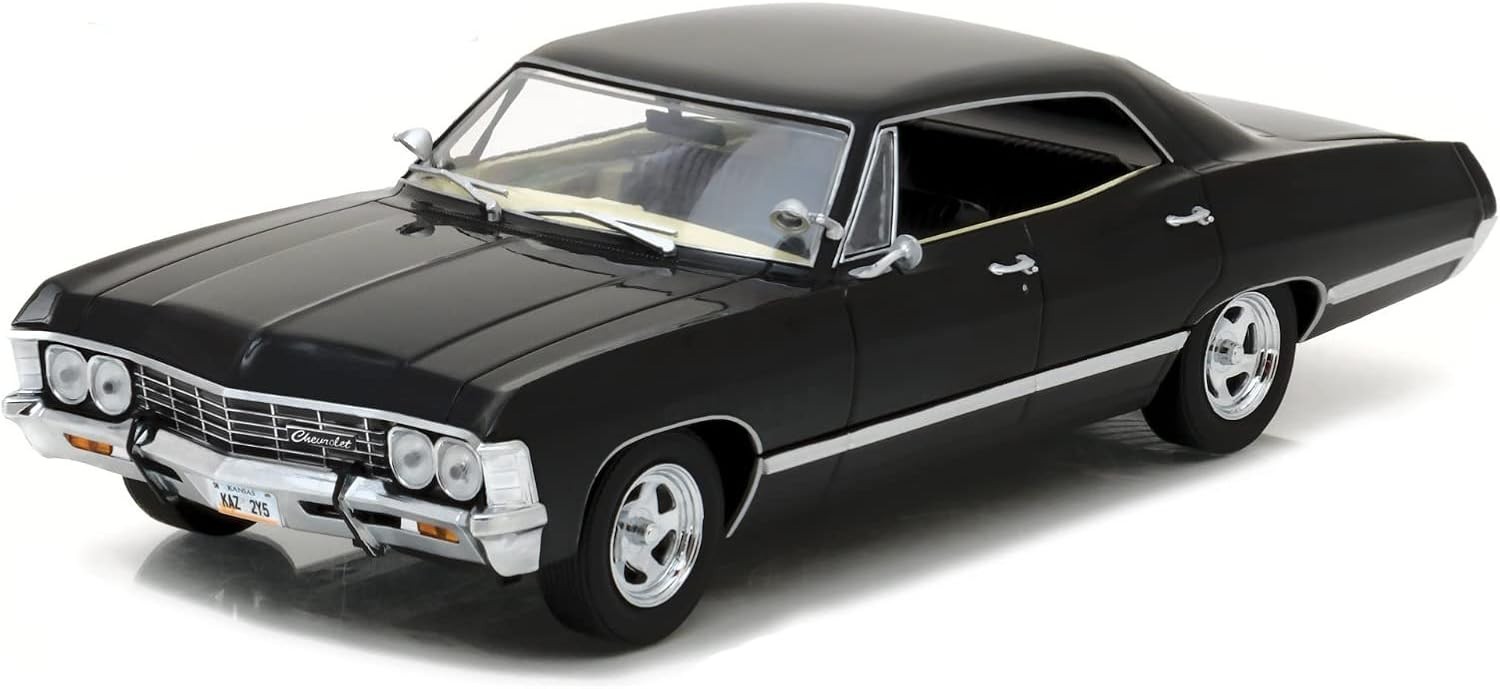 GREENLIGHT 84035 1:24 1967 CHEVROLET IMPALA SEADAN (TUXEDO BLACK)