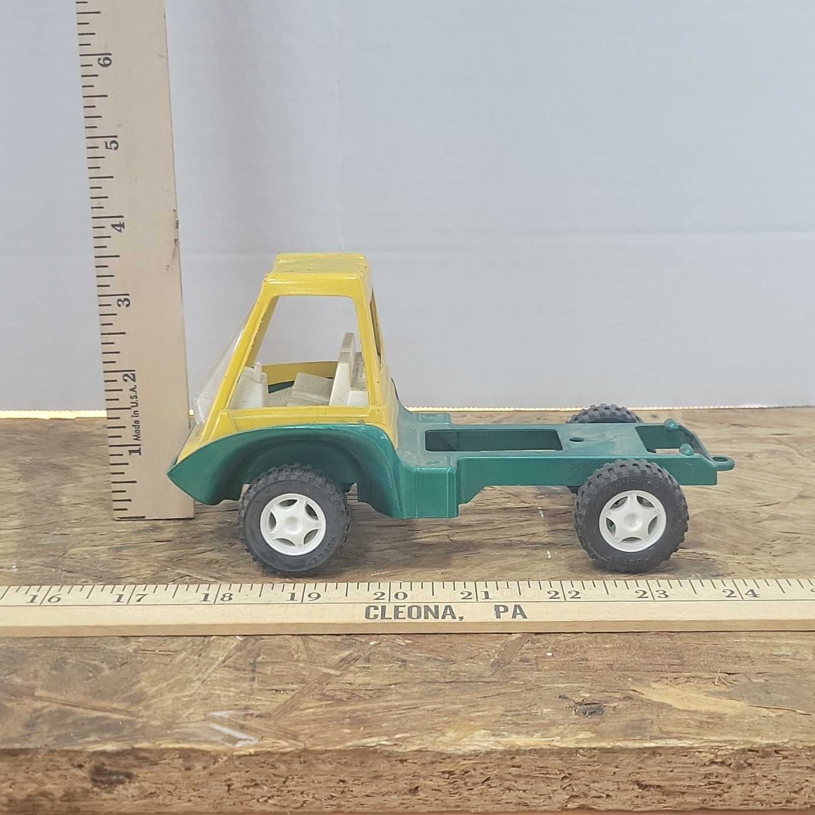 Hubley Green/Yellow Plastic Toy Vehicle Buggy/Car Chassis Frame w/ Wheels, 6 in