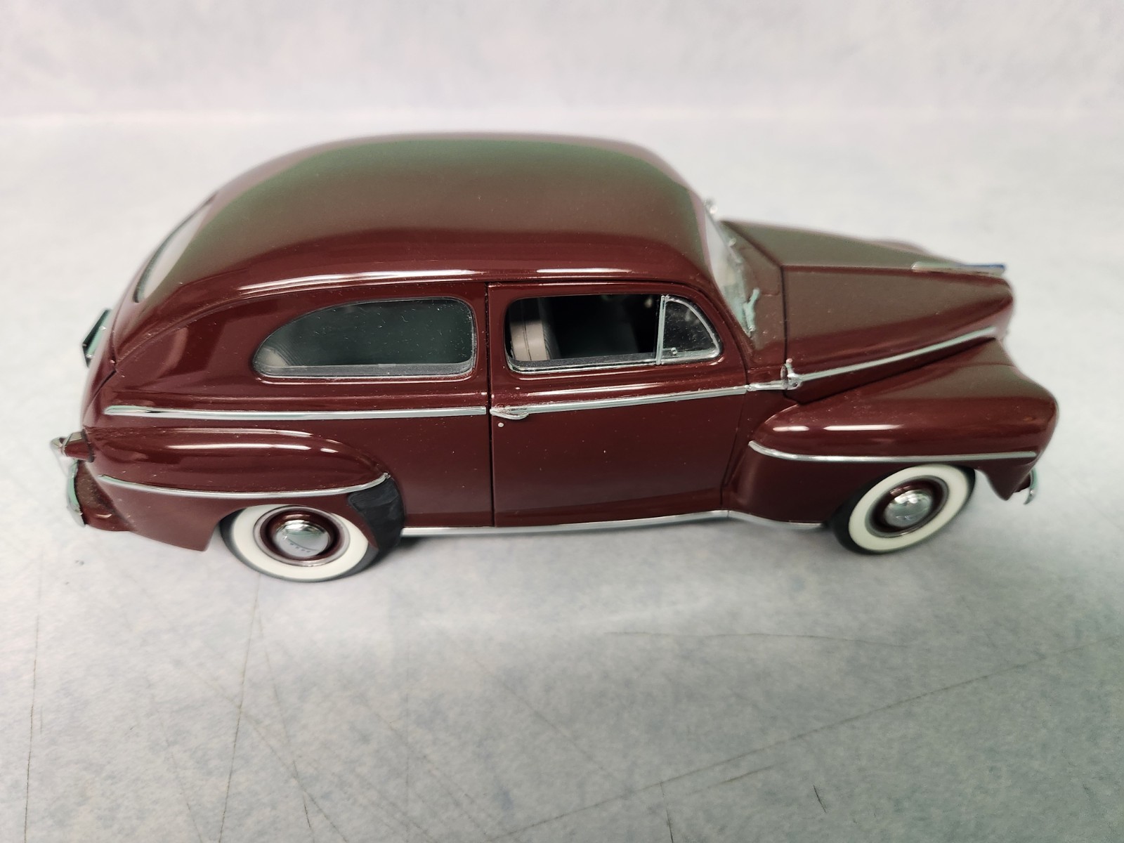 DANBURY MINT 1/24 1947 FORD SUPER DELUXE TUDOR SEDAN CAR BOX PAPERS
