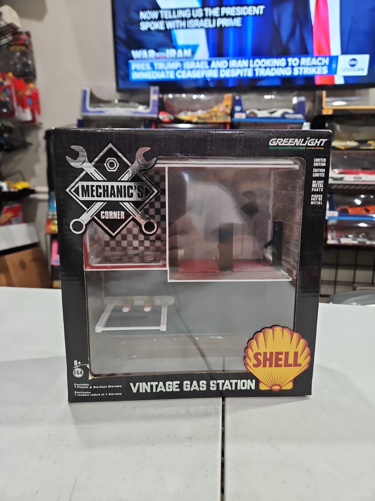 Greenlight Mechanic’s Corner Vintage Shell Gas Station Die Cast 1:64 NEW IN BOX